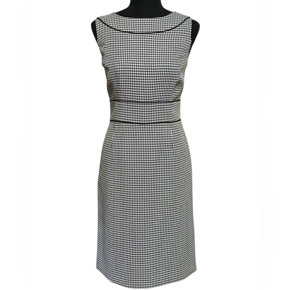 TAHARI Classic & Elegant Black and White Houndstooth Sheath Dress, Lined, Size 8